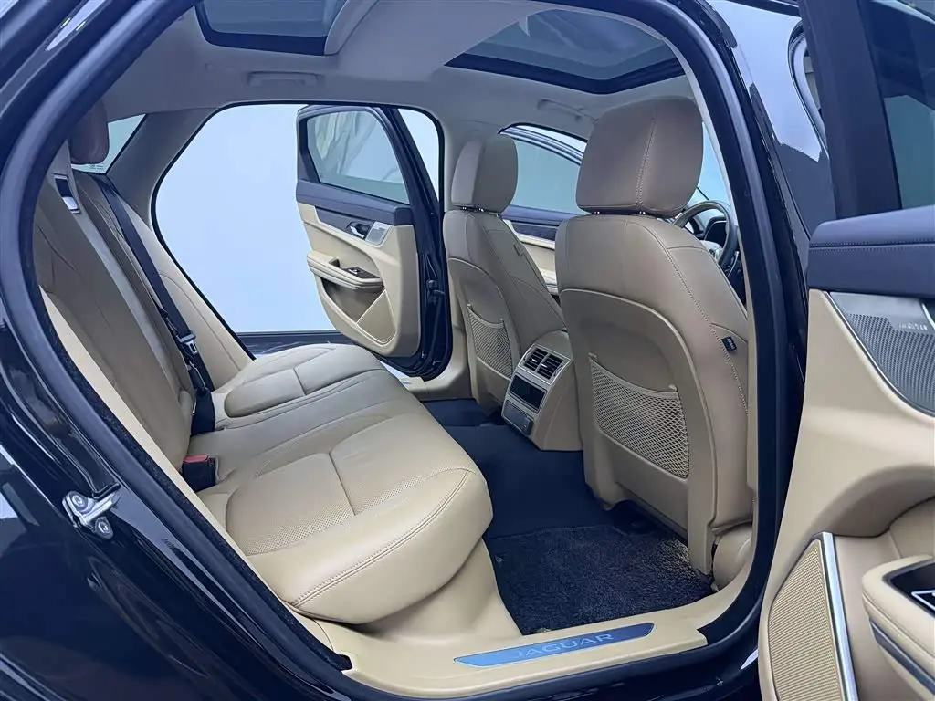 Jaguar XFL 2025 — Photo 10/20