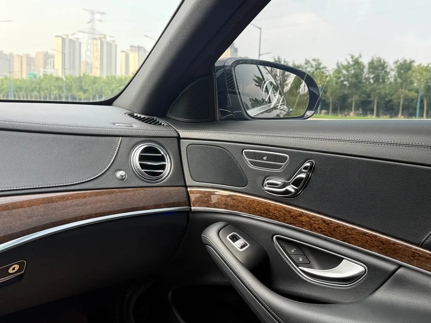 Mercedes-Benz S-Class 2016 — Photo 10/13