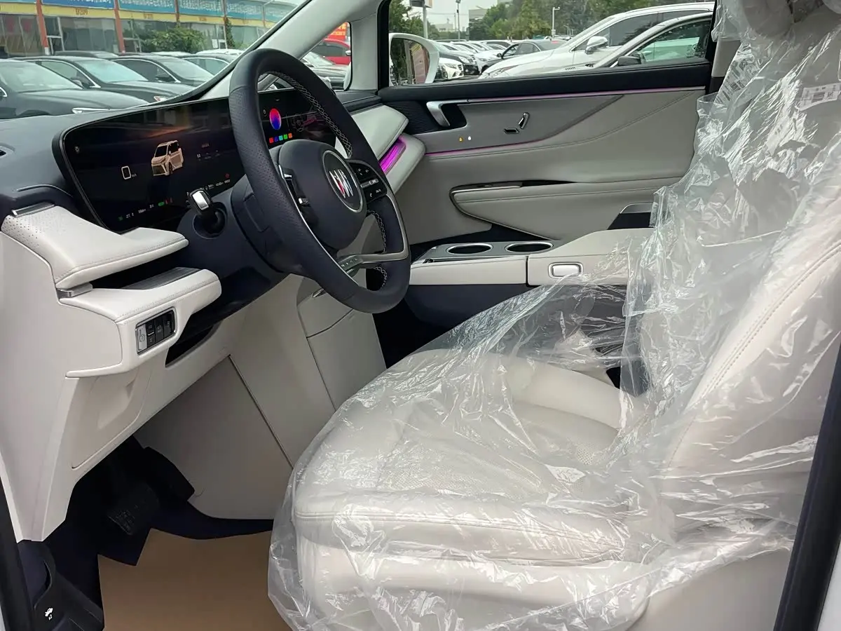 Buick GL8 New Energy 2025 — Фото 16/17