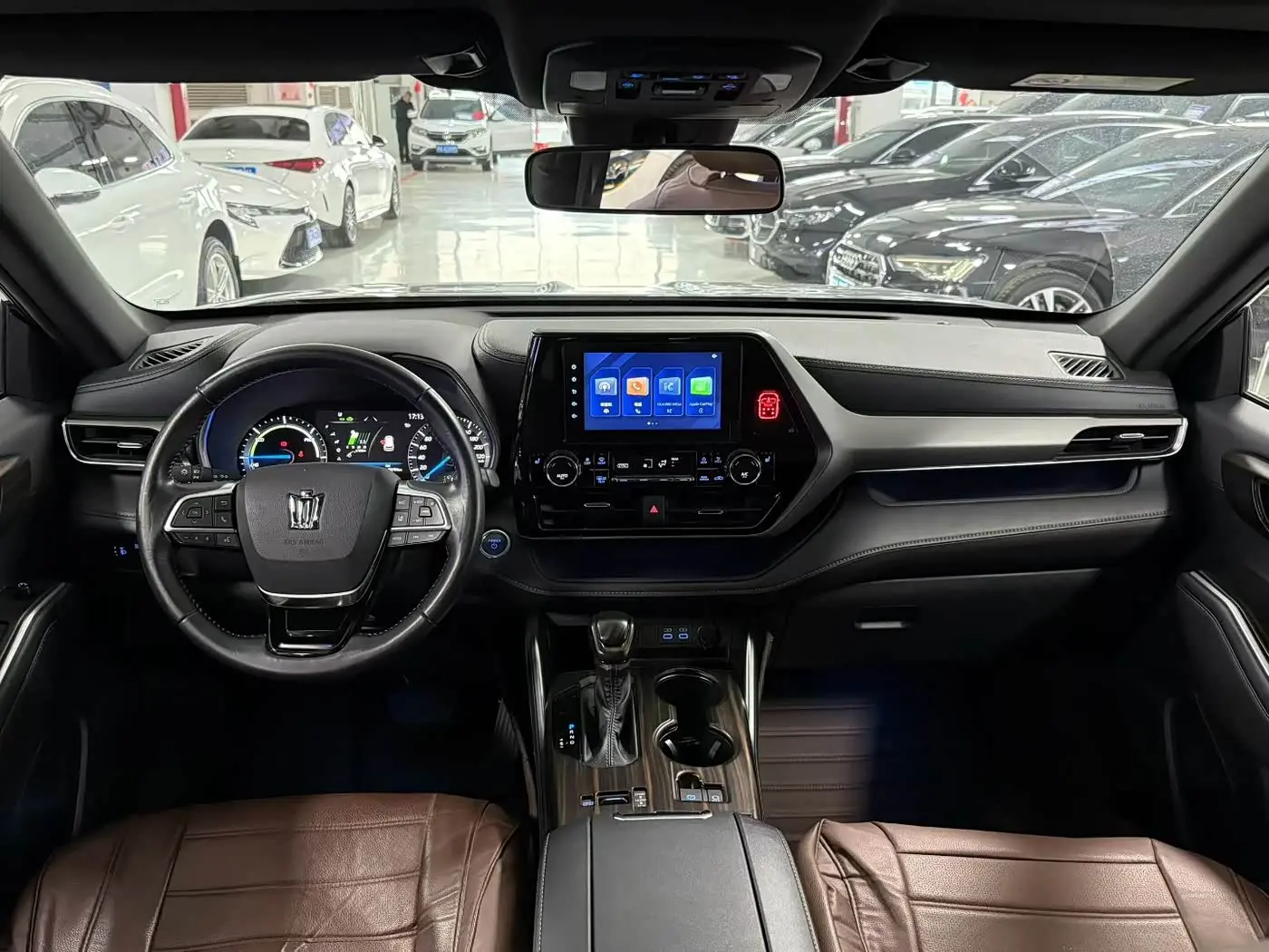 Toyota Crown Kluger 2022 — Photo 9/9