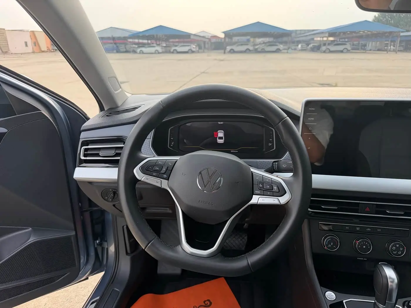Volkswagen Lavida 2023 — Photo 9/17