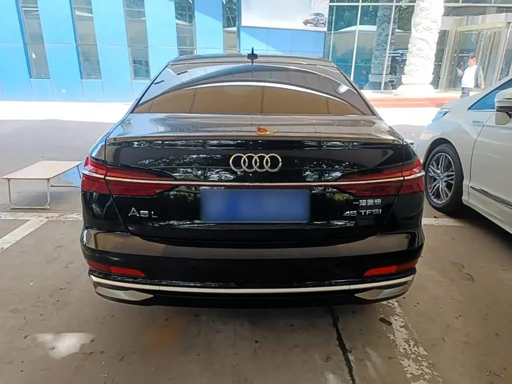 Audi A6L 2023 — Фото 6/20