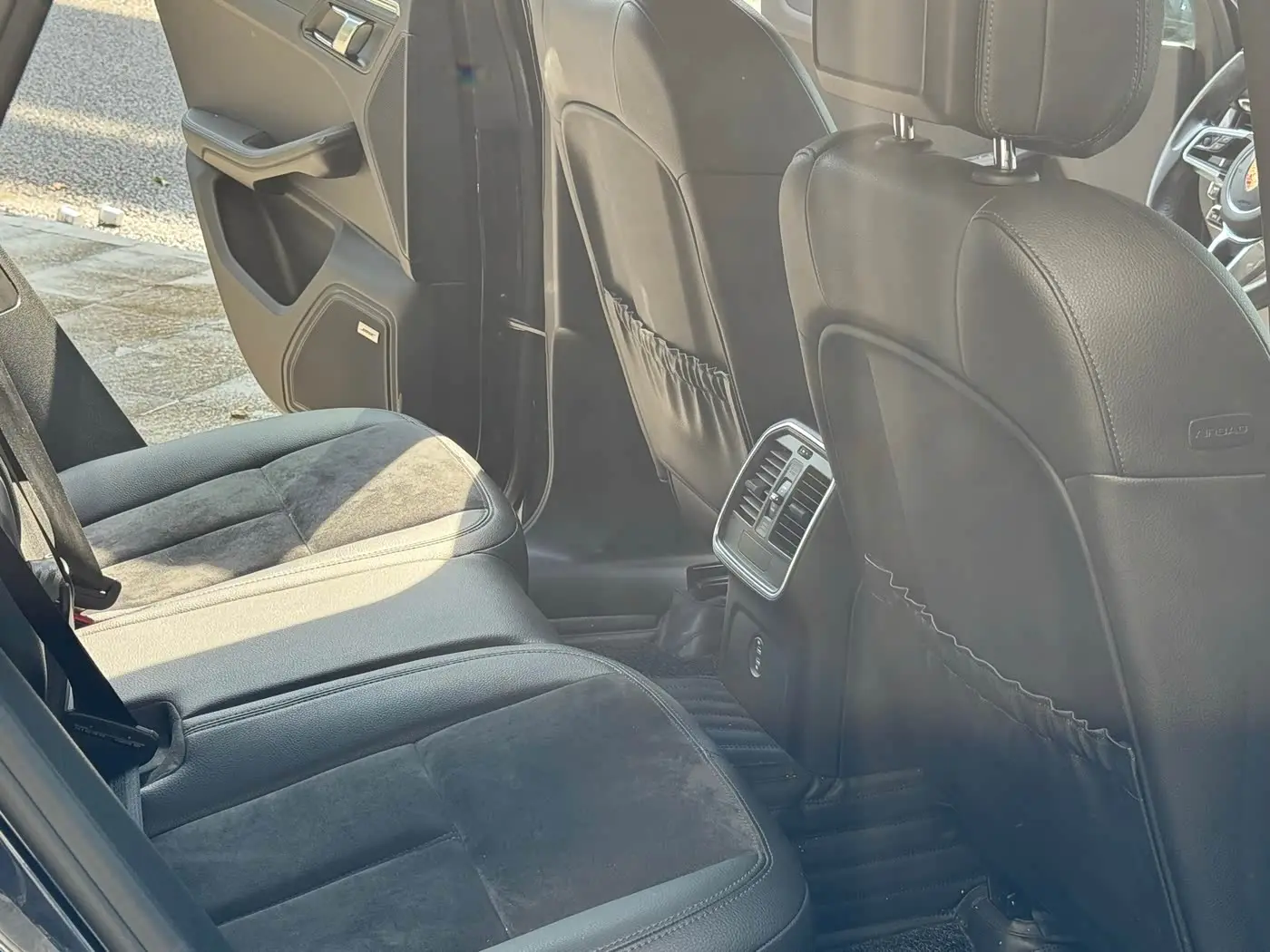 Porsche Macan 2019 — Photo 9/18