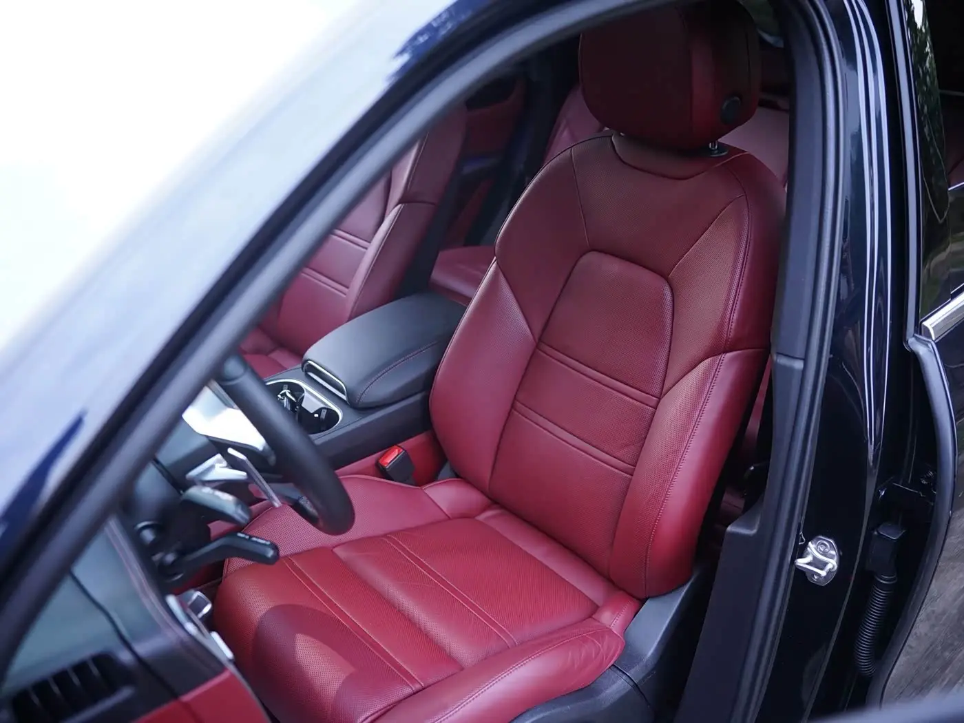 Porsche Cayenne 2021 — Photo 14/20