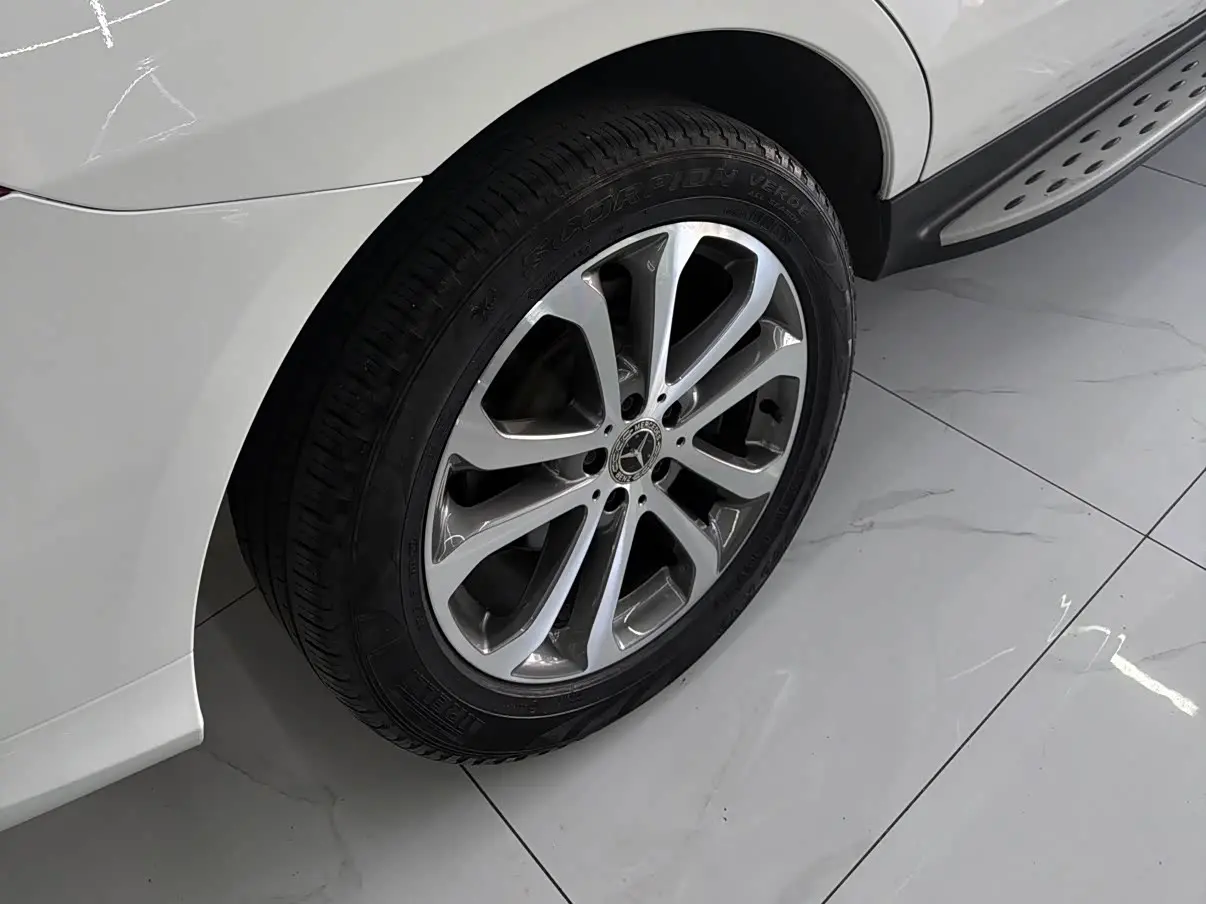Mercedes-Benz GLE 2017 — Photo 11/16