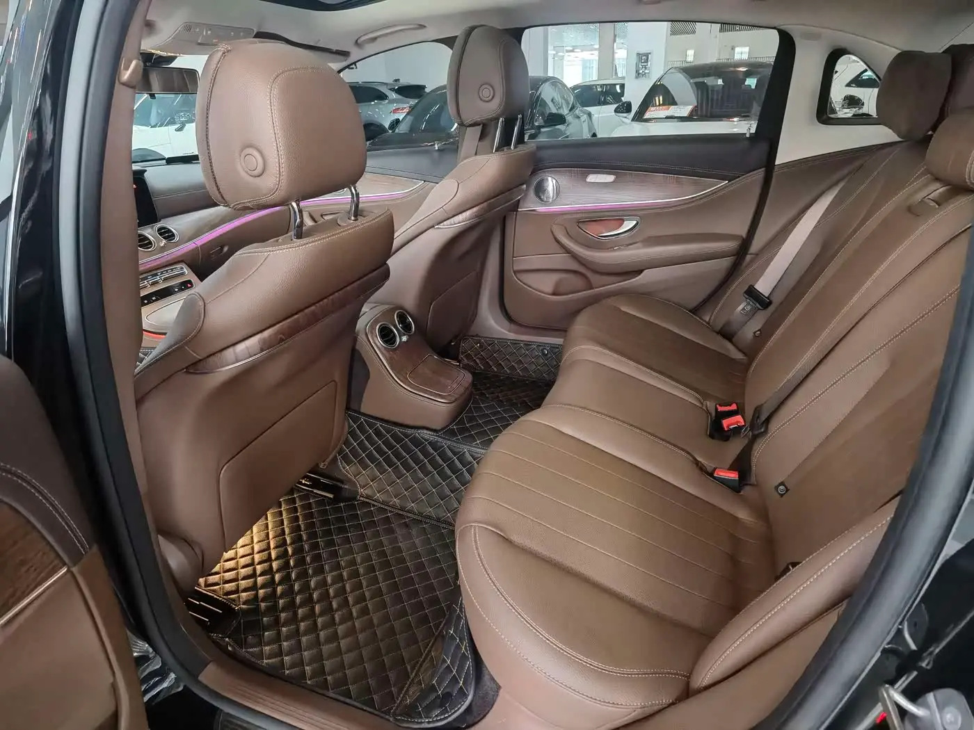 Mercedes-Benz E-Class 2022 — Photo 15/20