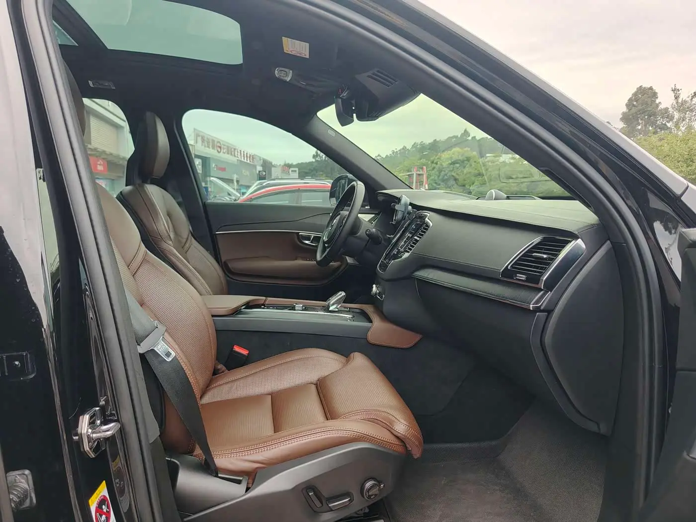 Volvo XC90 Plug-in Hybrid 2022 — Photo 8/18