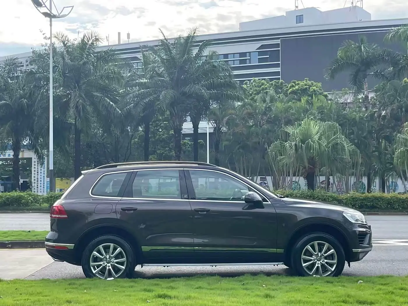 Volkswagen Touareg 2017 — Фото 11/12