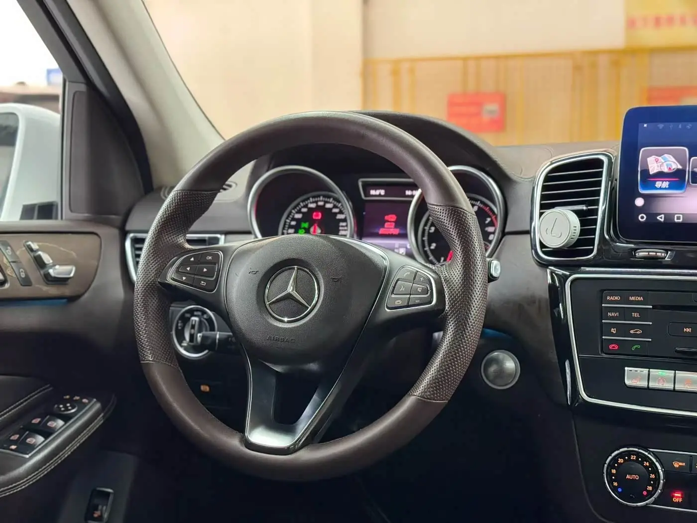 Mercedes-Benz GLE 2017 — Photo 3/16