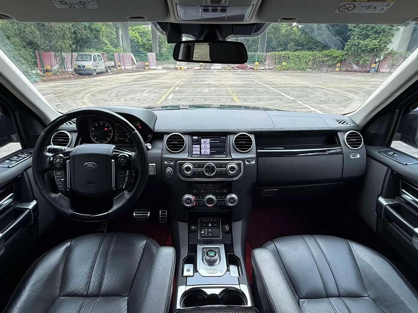 Land Rover Discovery 2015 — Şəkil 14/17