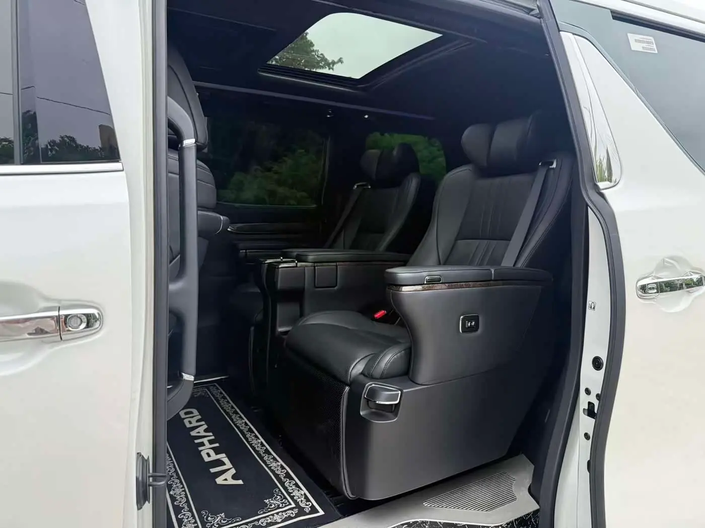 Toyota Alphard 2023 — Şəkil 9/14