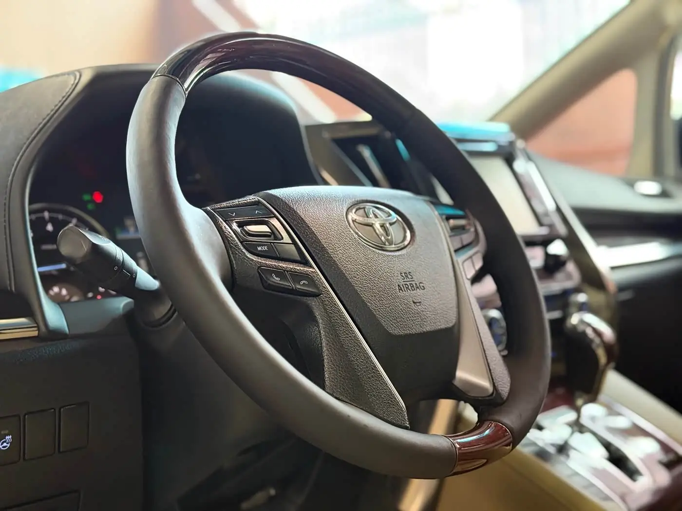 Toyota Alphard 2018 — Фото 6/20