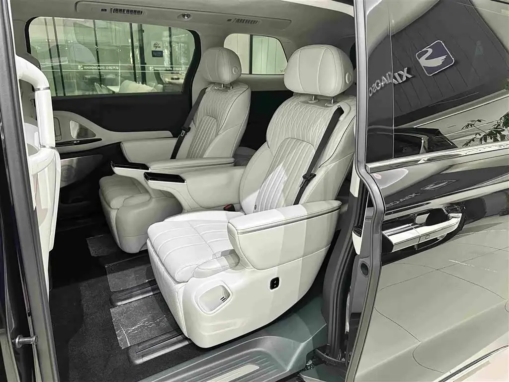 Voyah Auto Voyah Dreamer 2024 — Photo 13/19