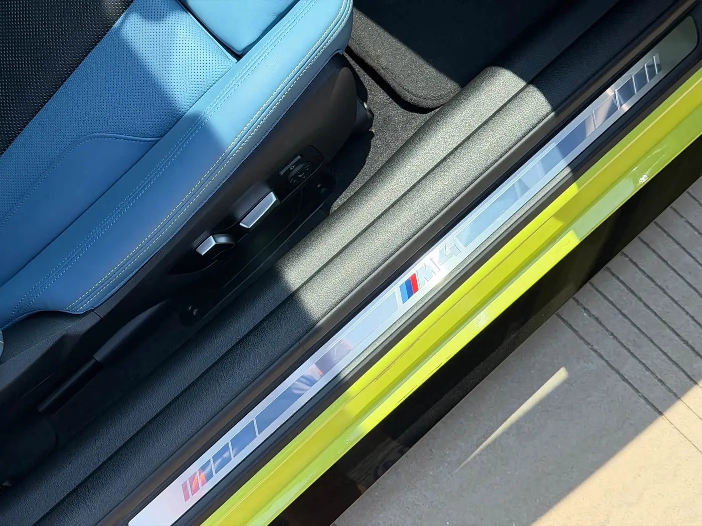BMW M4 2023 — Photo 13/20