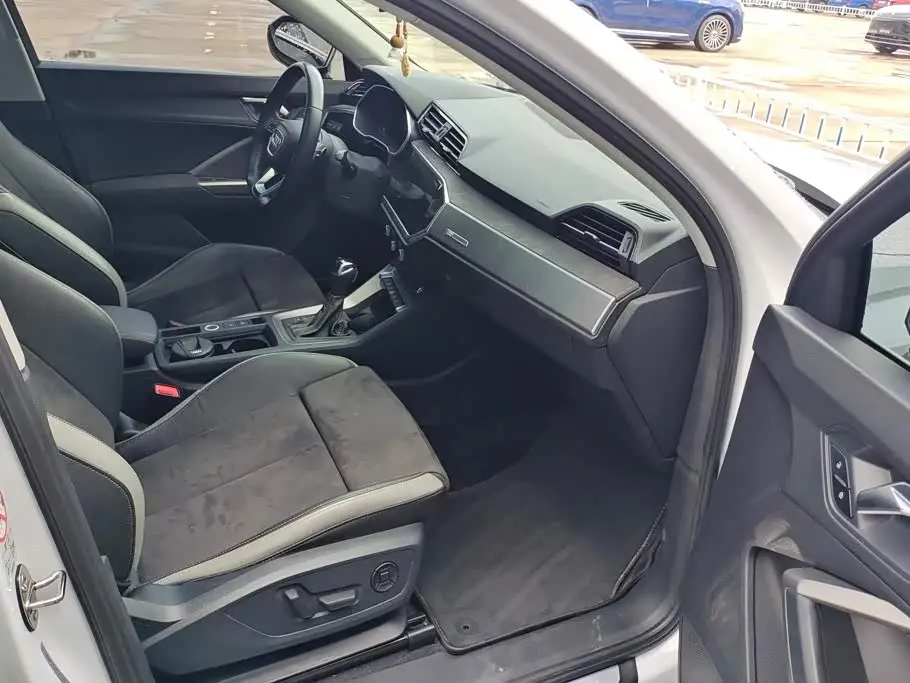 Audi Q3 2022 — Photo 8/16
