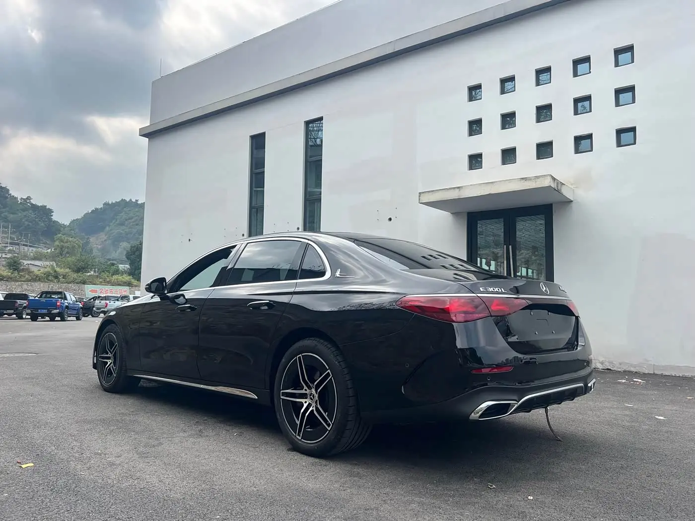 Mercedes-Benz E-Class 2025 — Фото 9/13