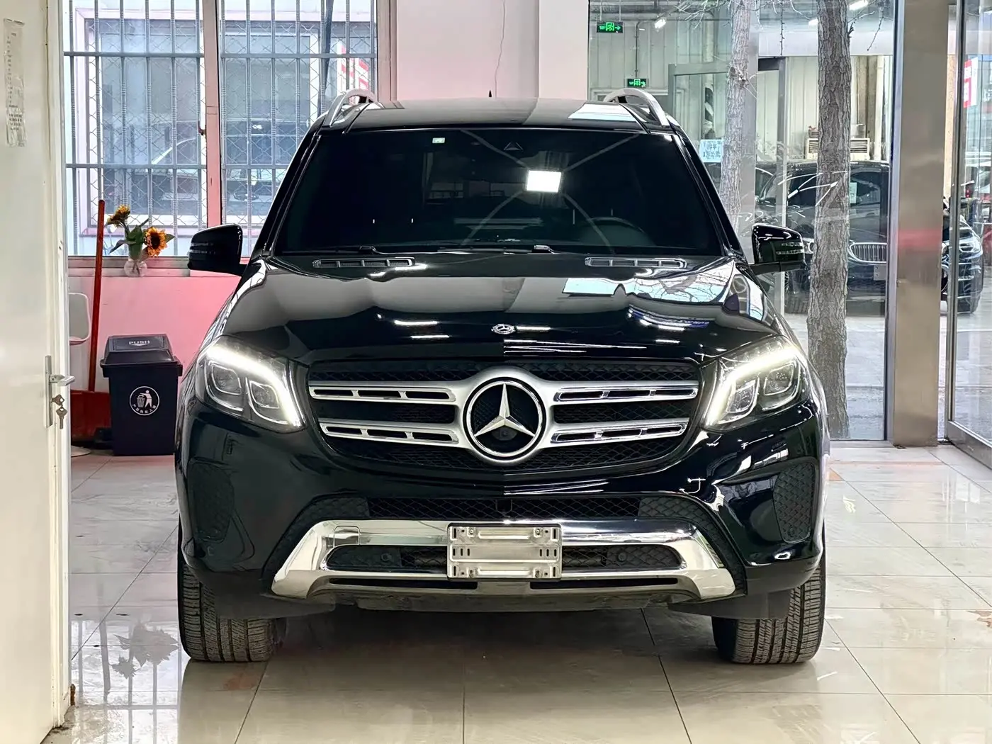 Mercedes-Benz GLS 2017 — Photo 2/20