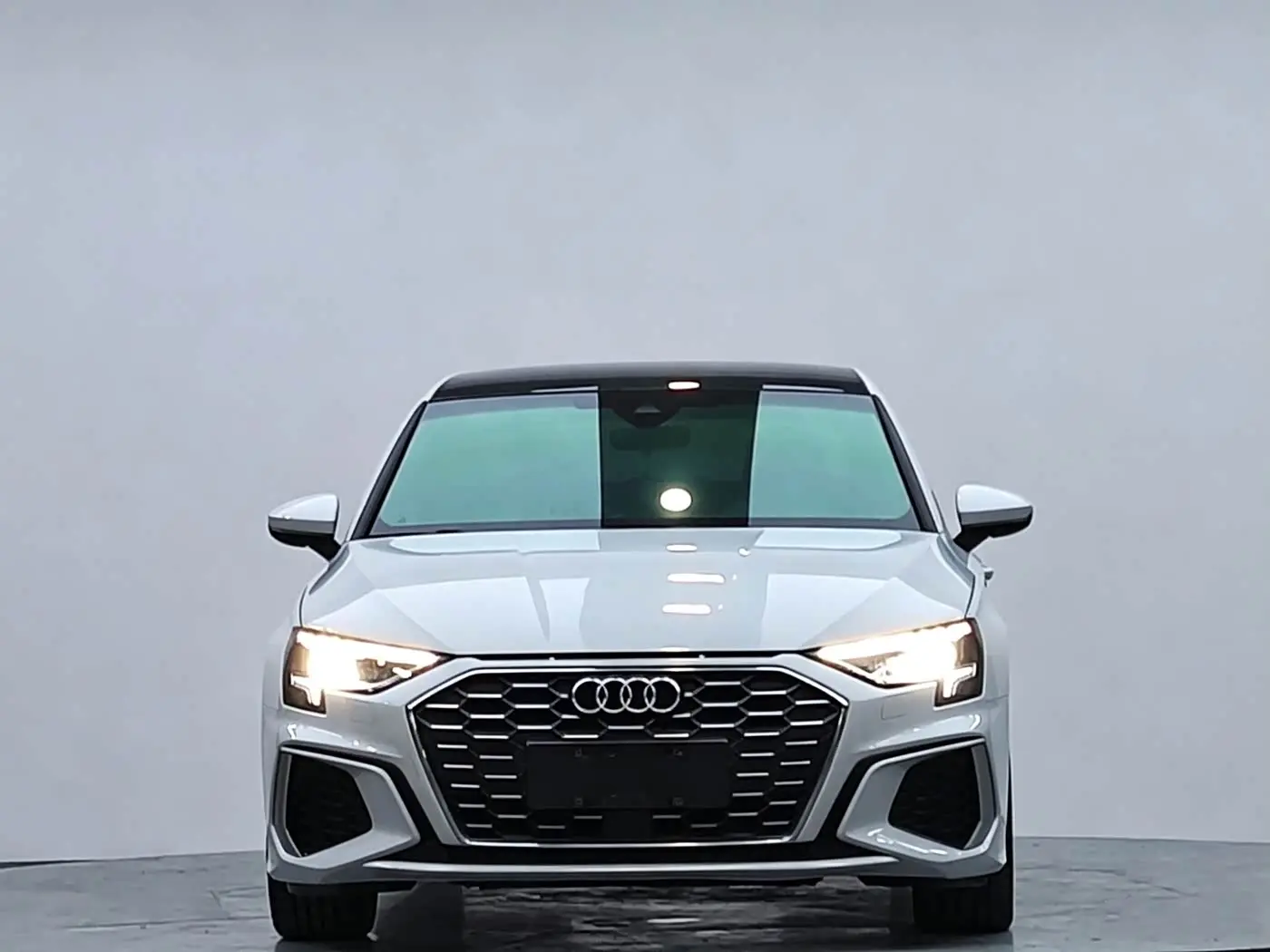 Audi A3 2022 — Фото 2/15