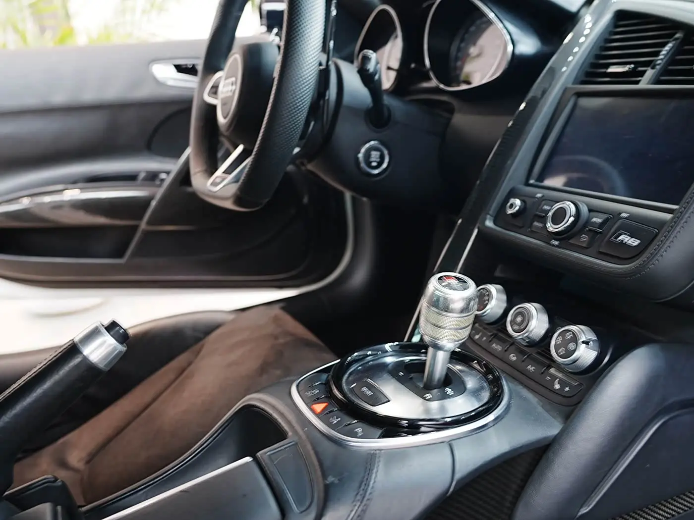 Audi R8 2014 — Şəkil 10/14
