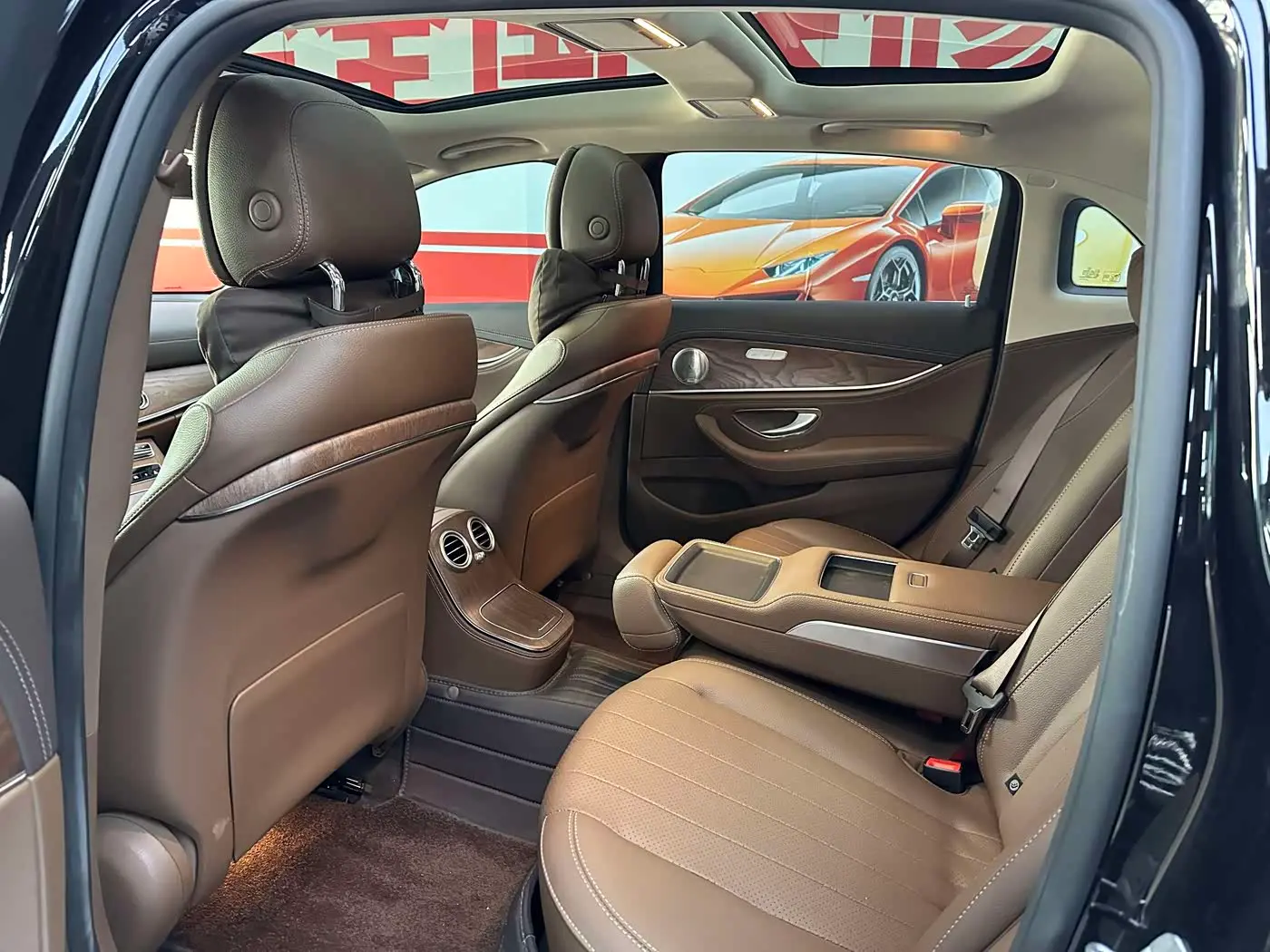 Mercedes-Benz E-Class 2024 — Photo 9/12
