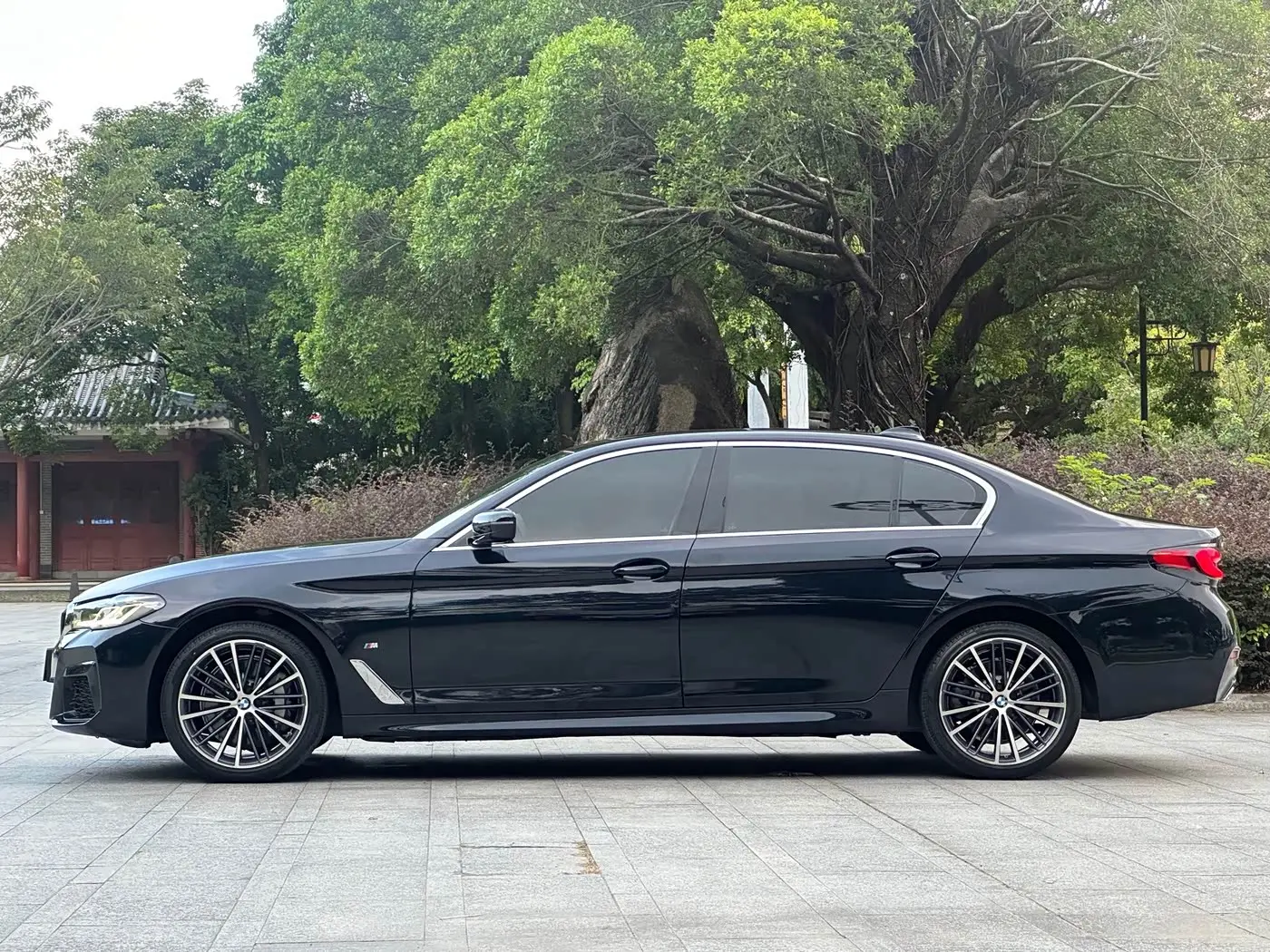 BMW 5 Series 2022 — Photo 13/17