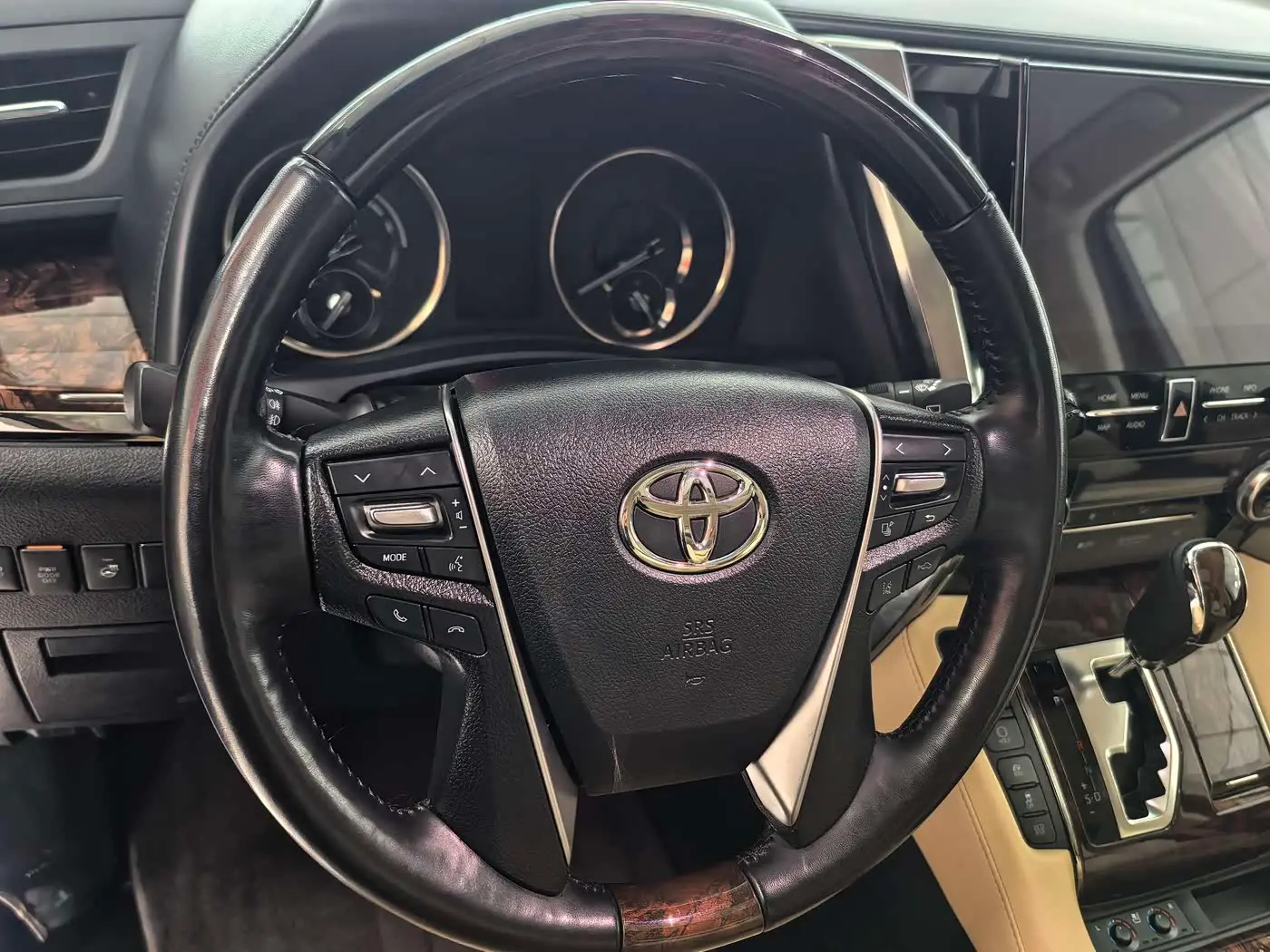 Toyota Alphard 2021 — Photo 8/20