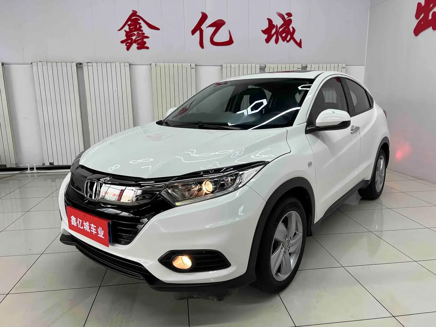 Honda Vezel 2022 — Photo 1/20