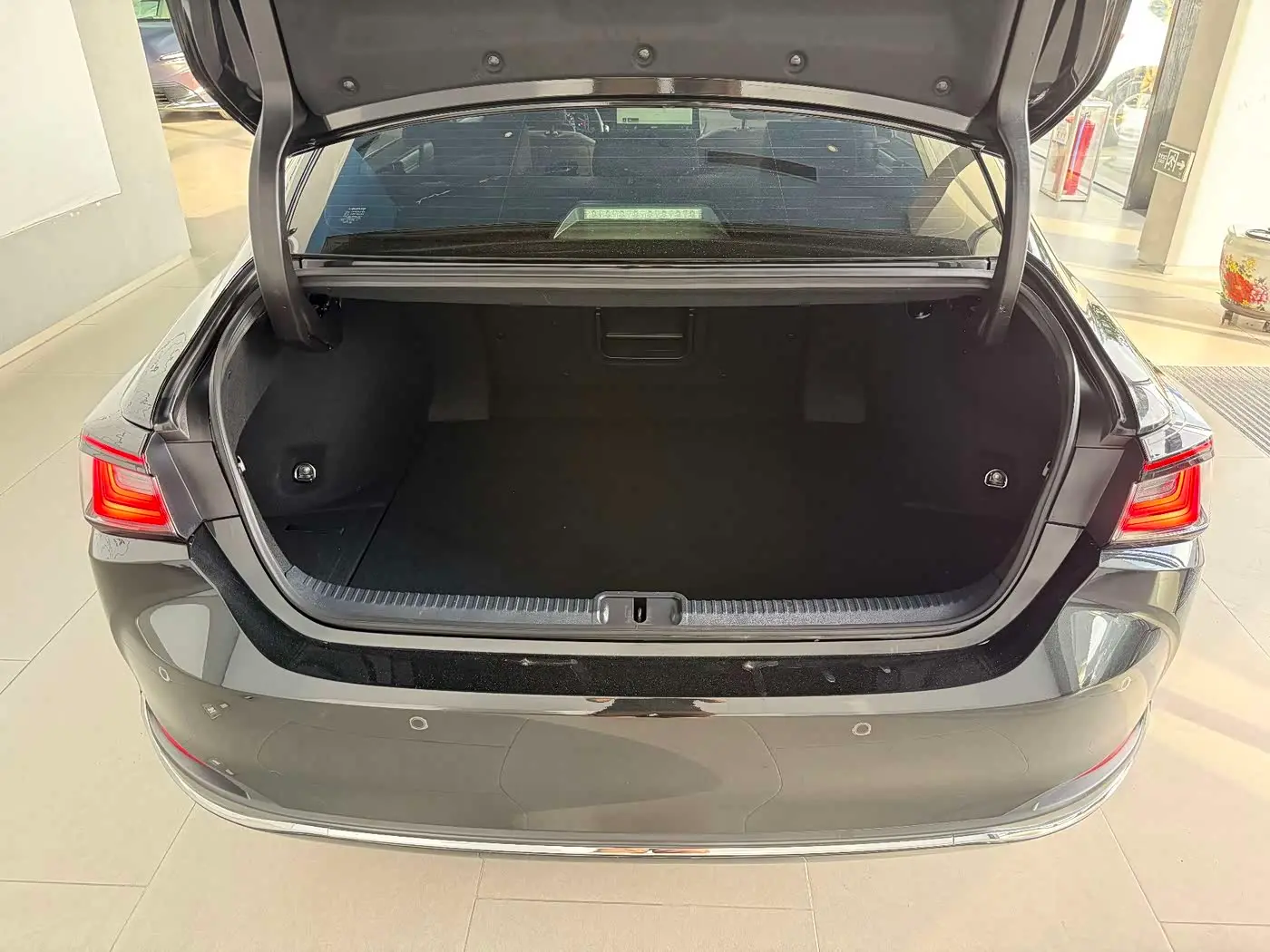 Lexus ES 2025 — Photo 15/16