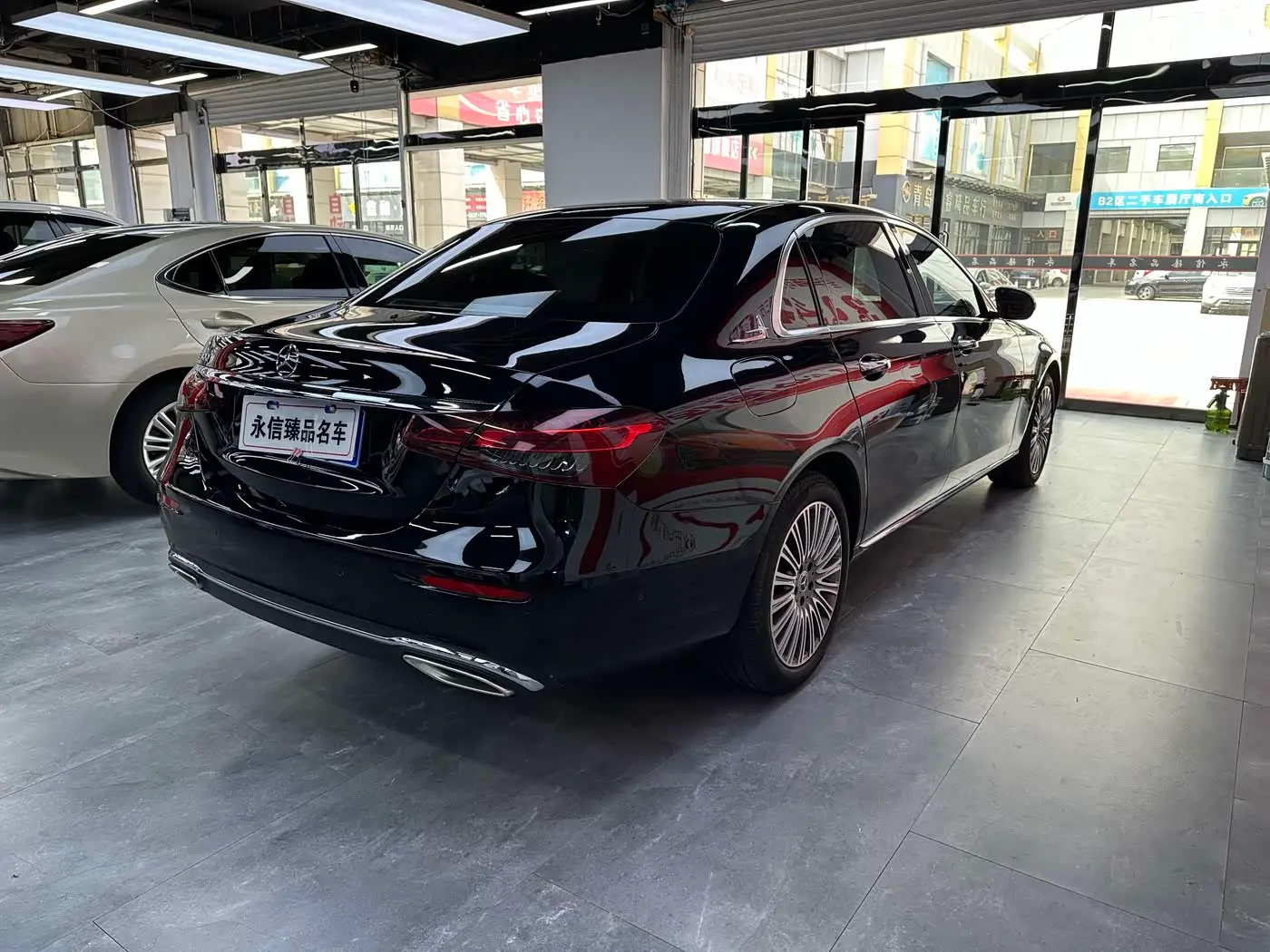 Mercedes-Benz E-Class 2024 — Photo 4/12