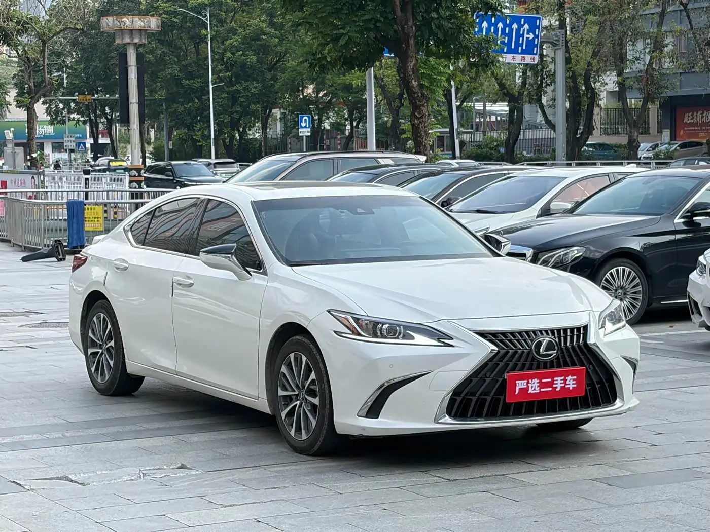 Lexus ES 2023 — Фото 3/9