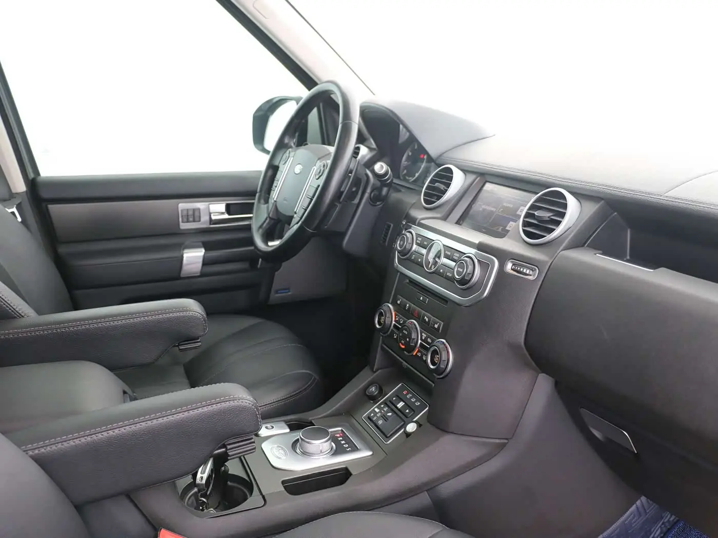Land Rover Discovery 2016 — Photo 14/16