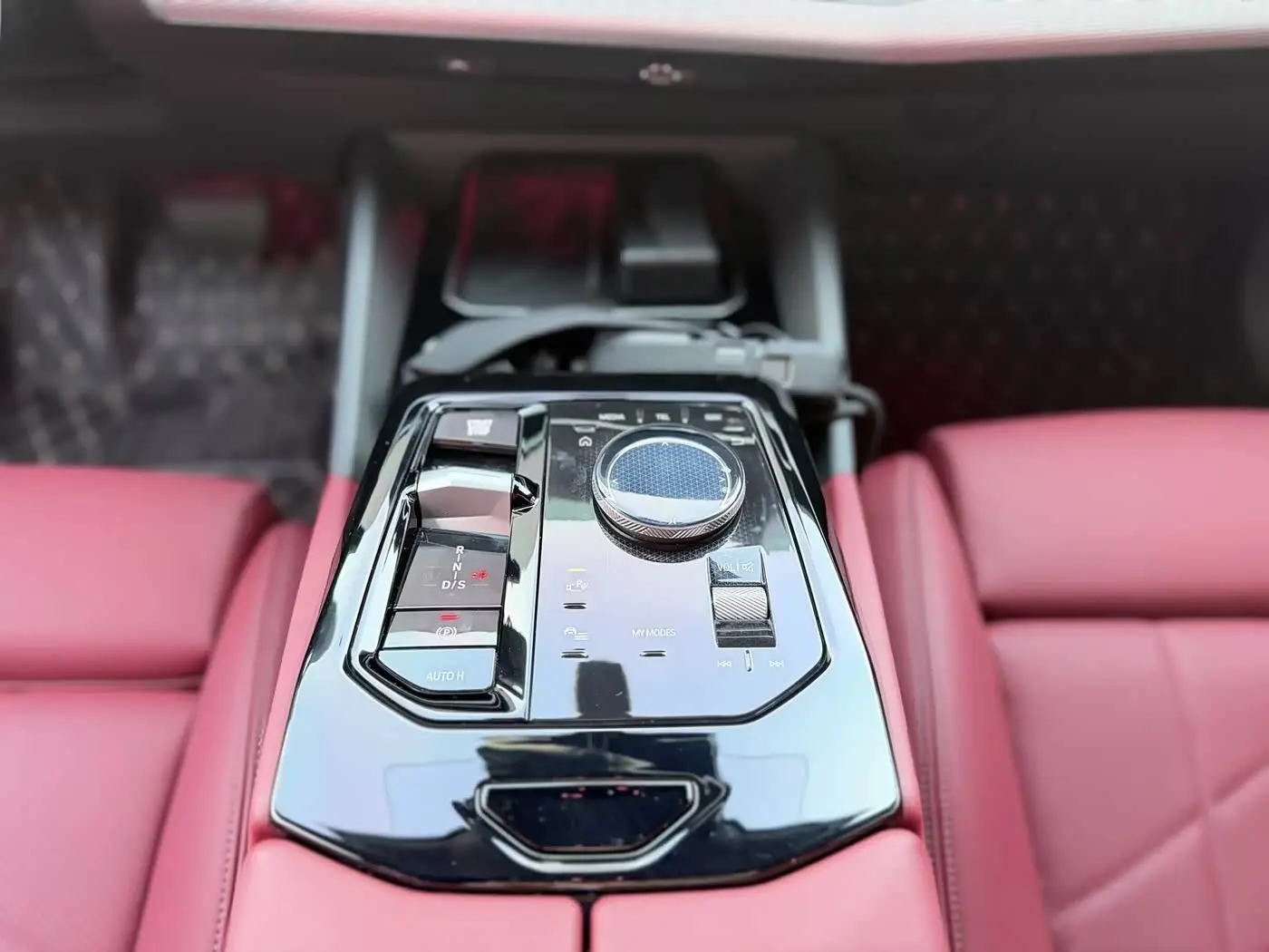 BMW 5 Series 2025 — Фото 12/13