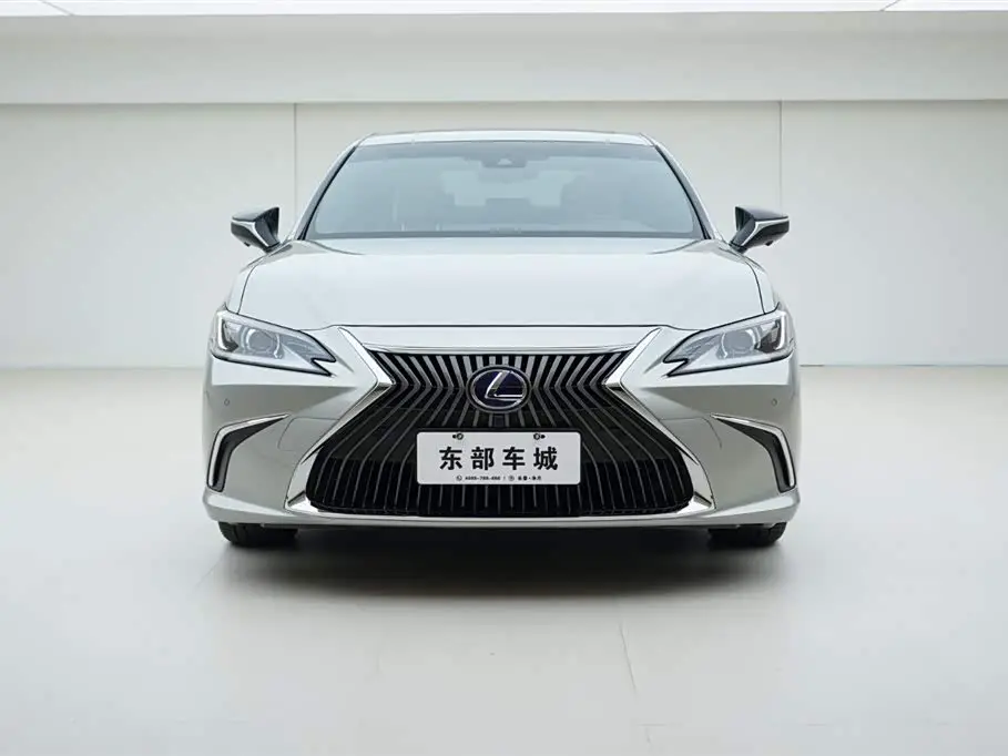 Lexus ES 2021 — Photo 2/20