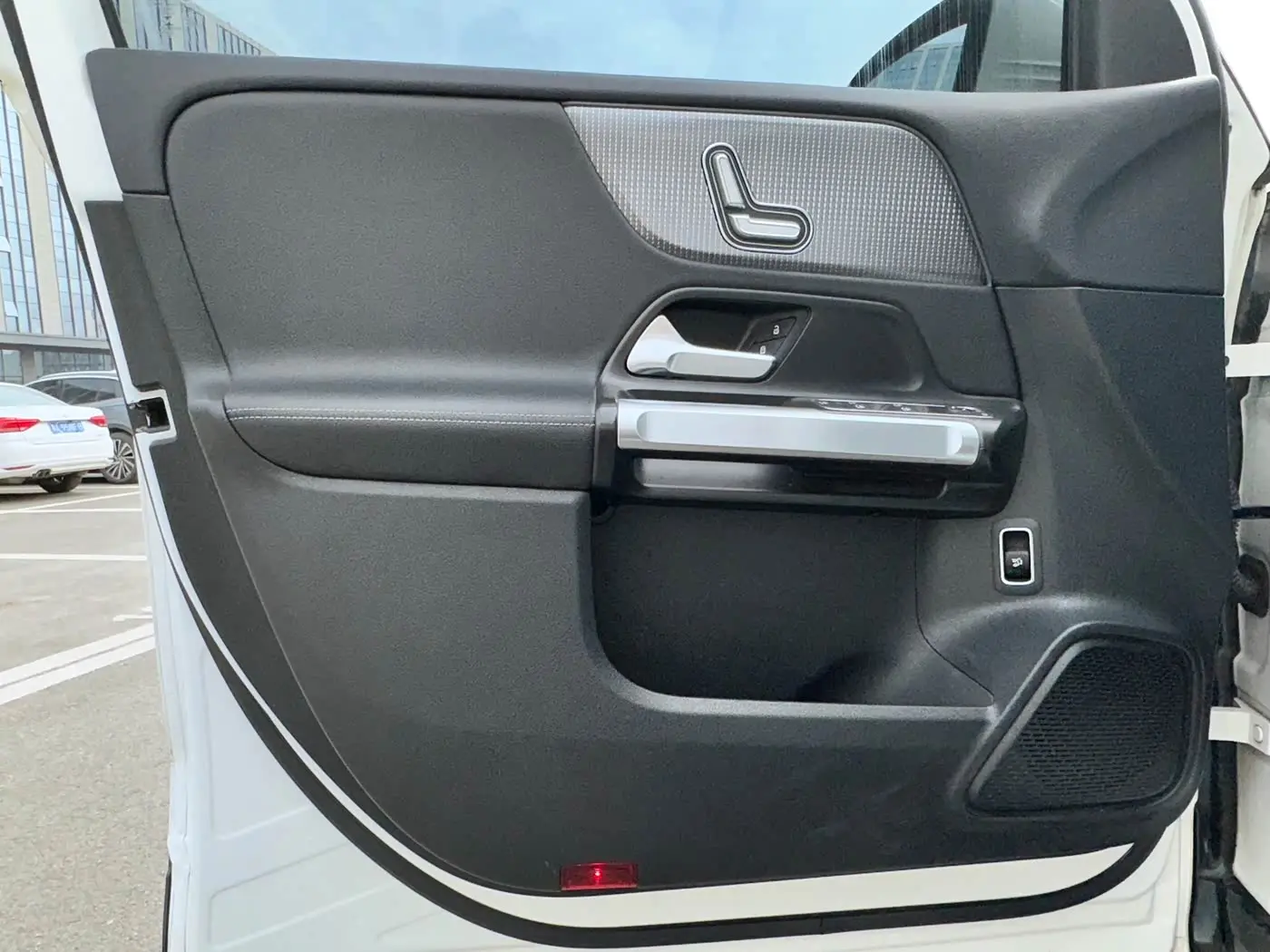 Mercedes-Benz GLB 2022 — Фото 6/18