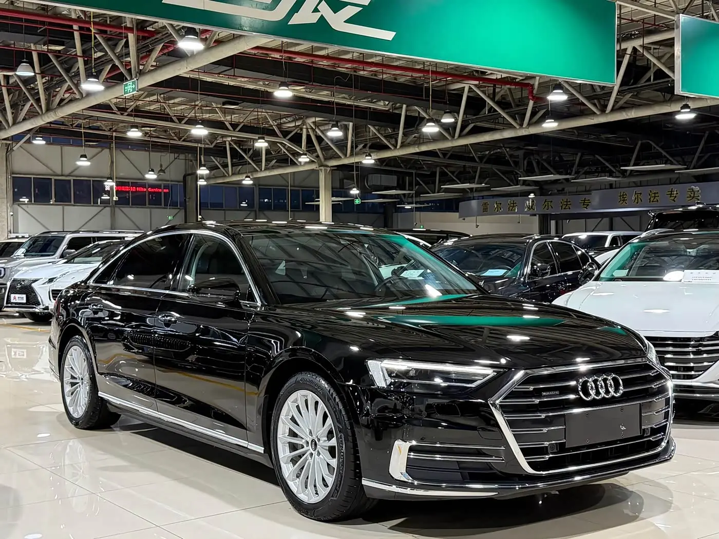 Audi A8 2021 — Photo 2/20