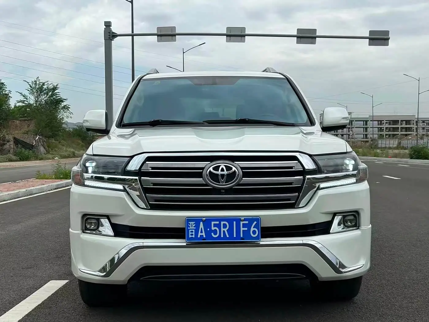 Toyota Land Cruiser 2015 — Photo 2/9