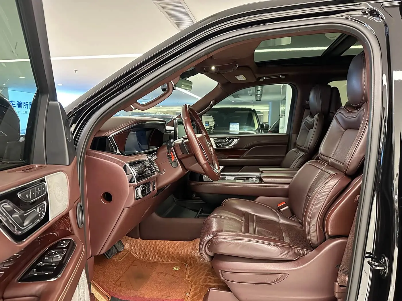 Lincoln Navigator 2021 — Şəkil 9/20