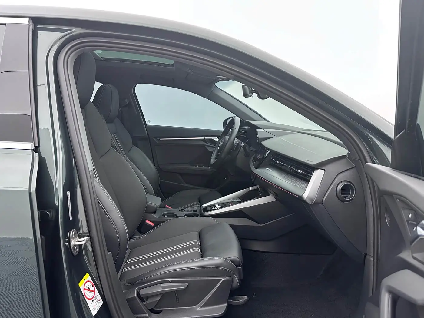 Audi A3 2022 — Photo 12/18