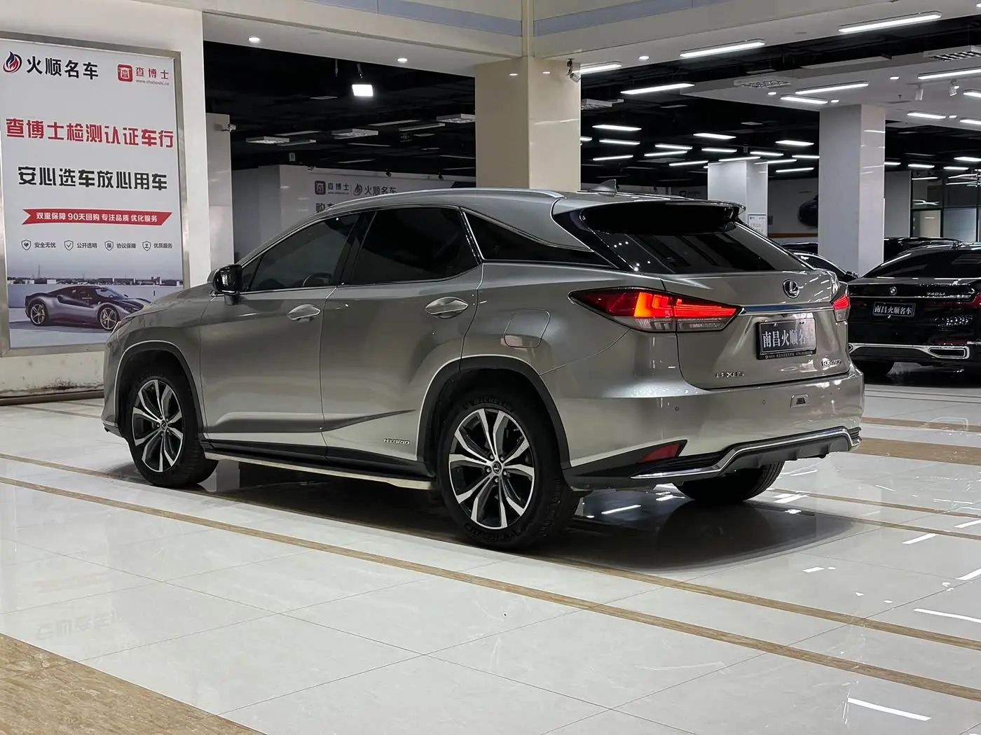 Lexus RX 2022 — Photo 8/20