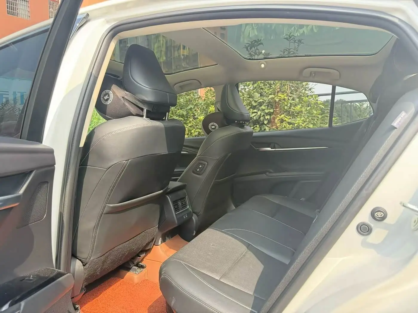 Toyota Camry 2025 — Photo 5/9