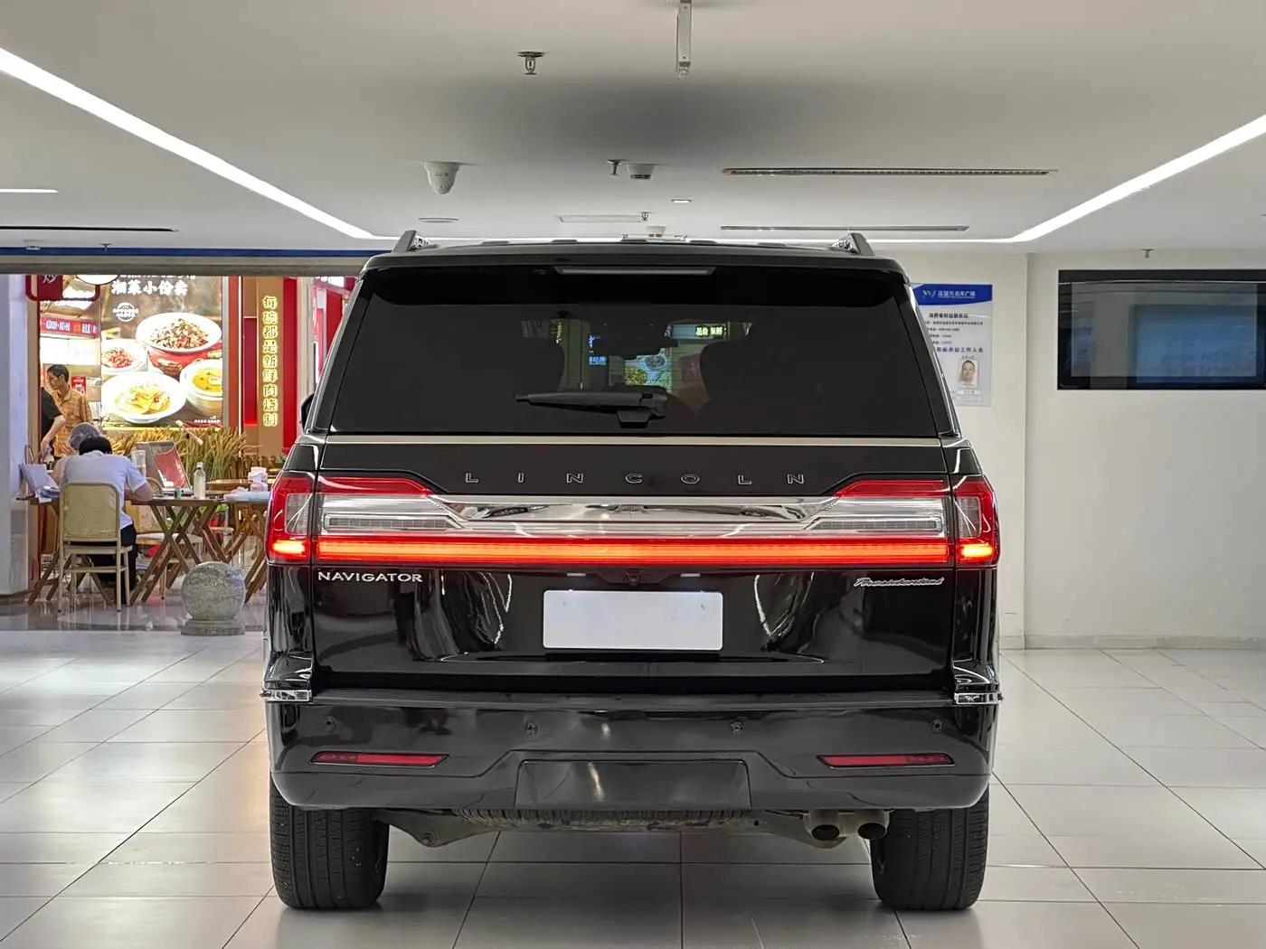 Lincoln Navigator 2021 — Şəkil 6/20