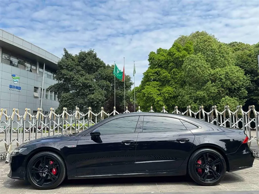 Audi A7L 2023 — Photo 4/18