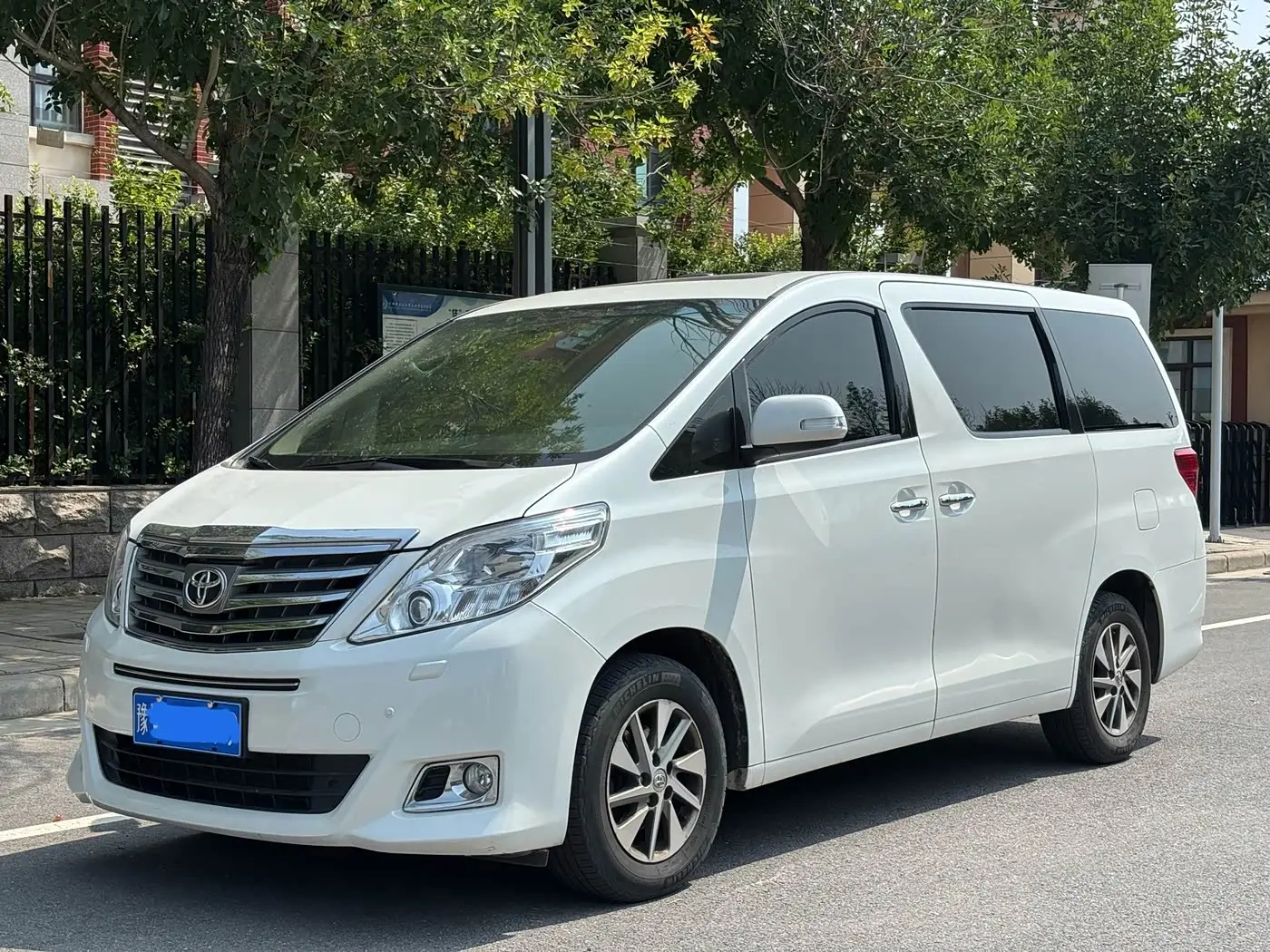 Toyota Alphard 2014 — ფოტო 1/16