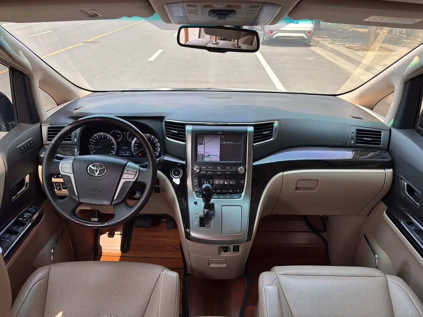 Toyota Alphard 2014 — ფოტო 7/16