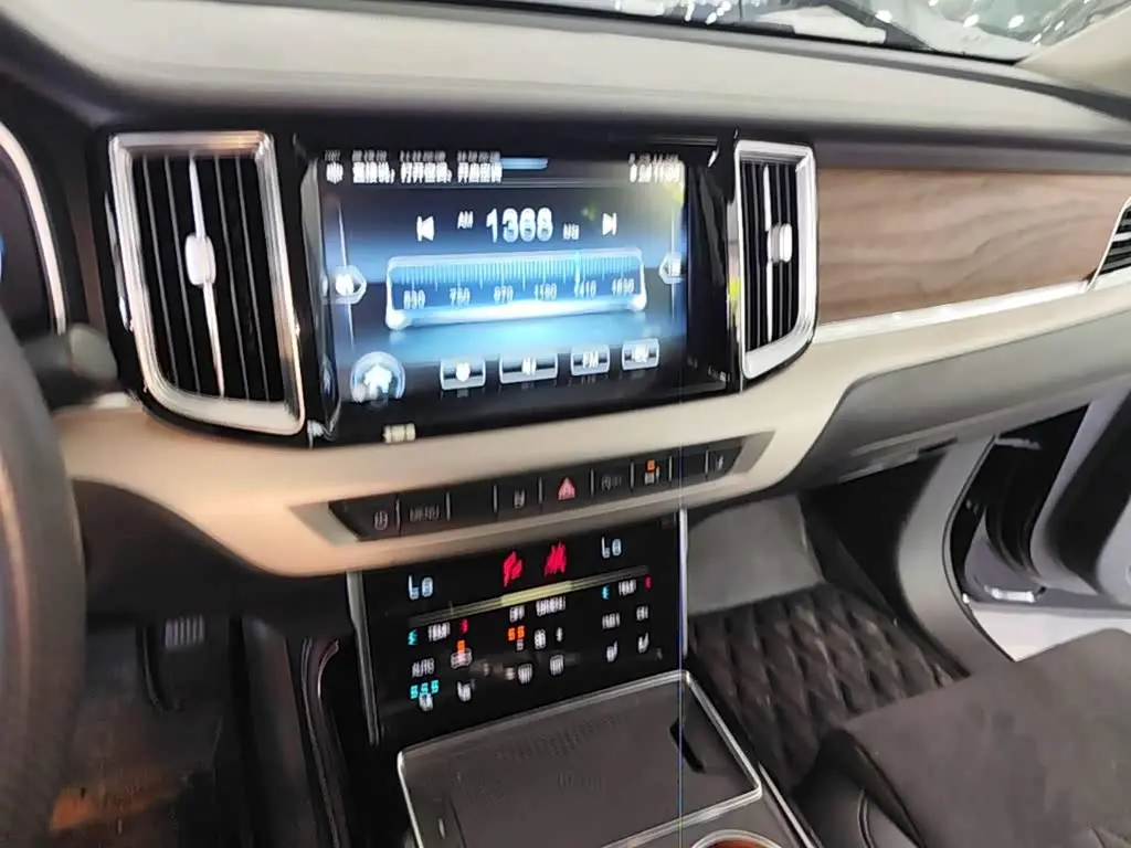 Hongqi HS7 2021 — Photo 13/20