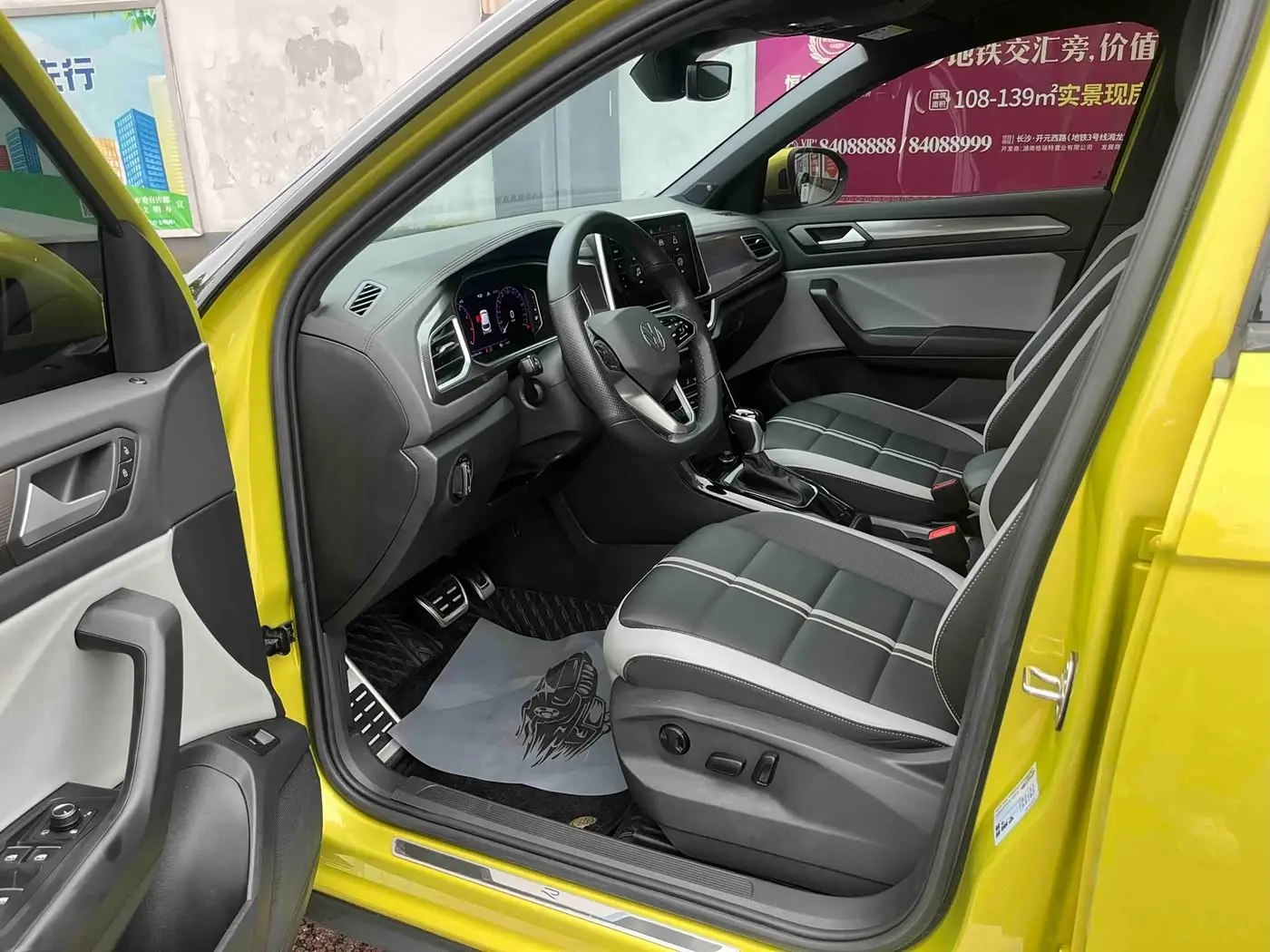 Volkswagen T-ROC 2023 — Photo 7/20