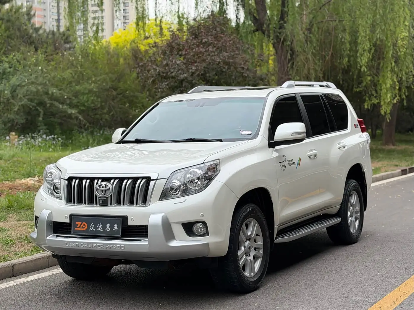 Toyota Prado 2010 — Фото 1/18