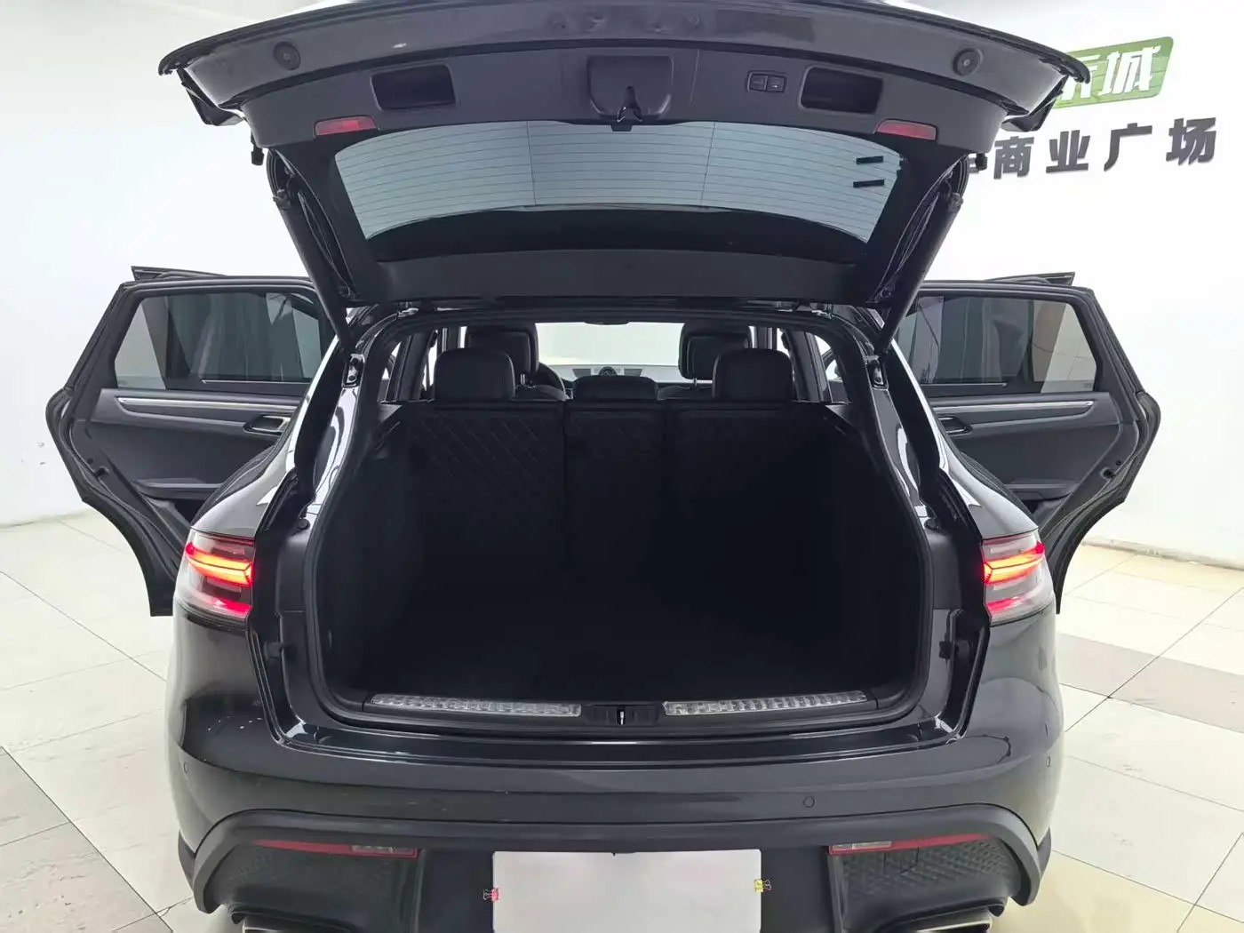 Porsche Macan 2023 — Şəkil 10/20