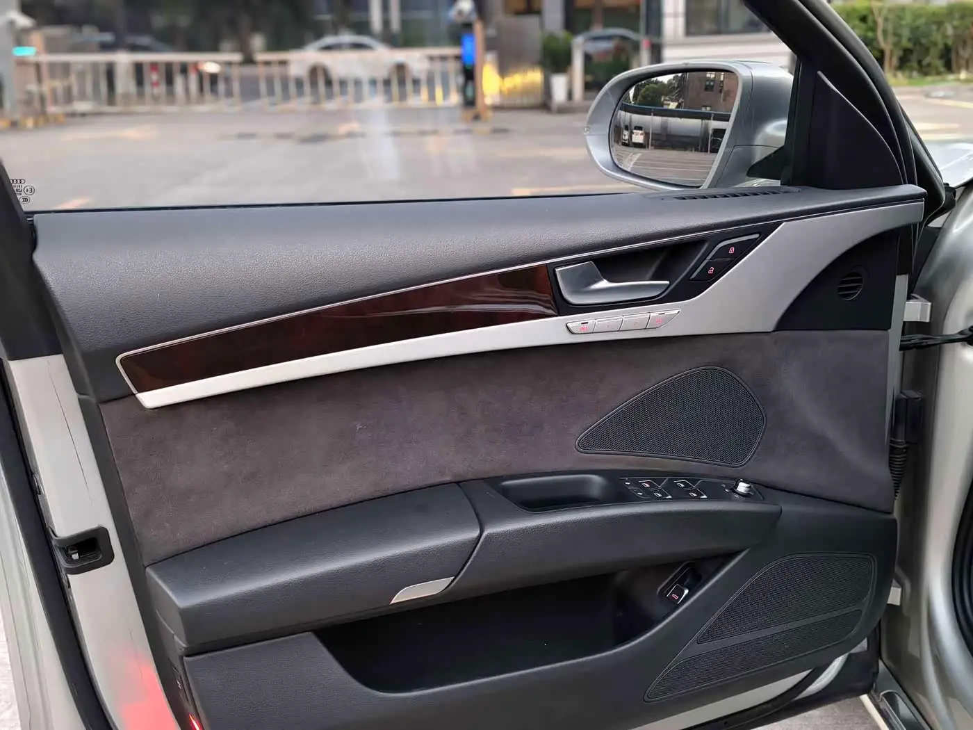 Audi A8 2015 — Photo 13/20