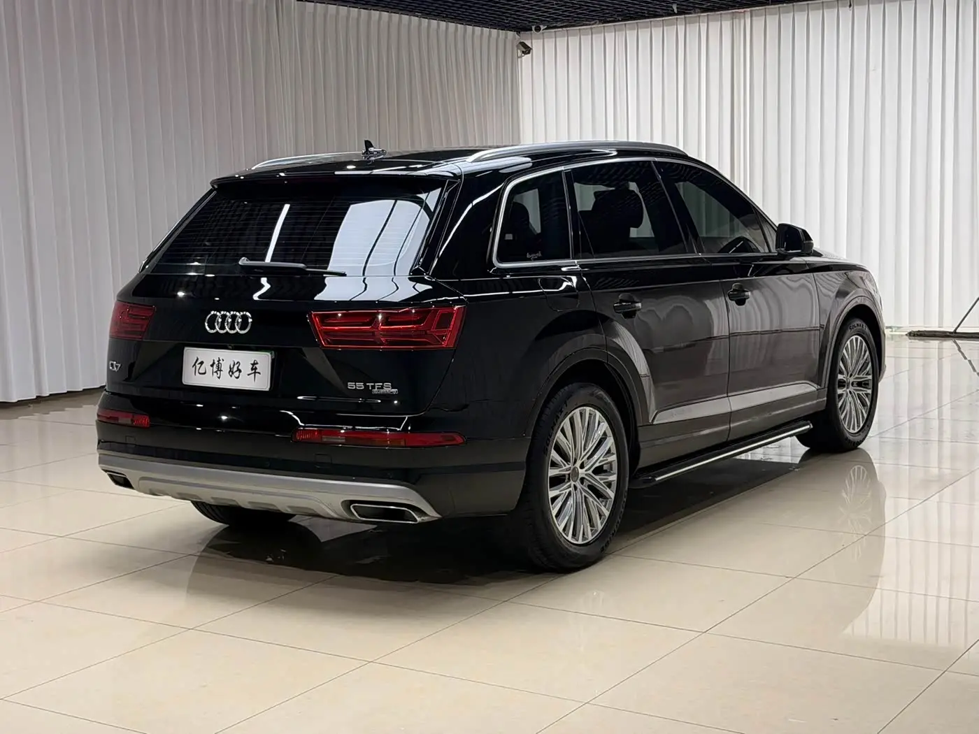 Audi Q7 2019 — Photo 9/16
